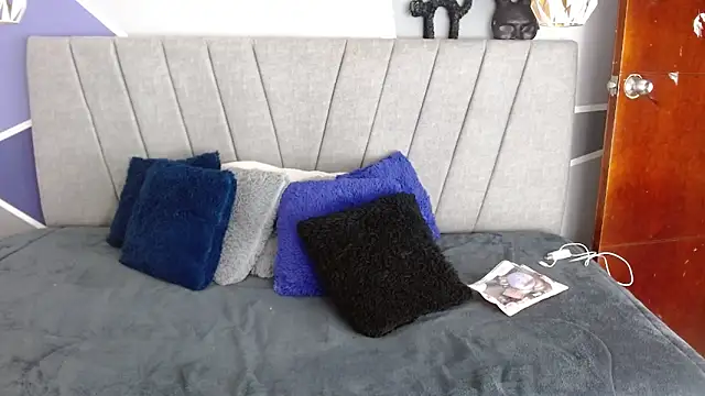 Snapshot of NatiHoran chatting on 11.28.25 NatiHoran online show from 11.28.25