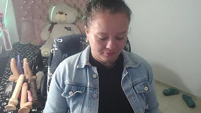 Snapshot of patty_squirt_ chatting on 02.17.26 patty squirt online show from 02.17.26