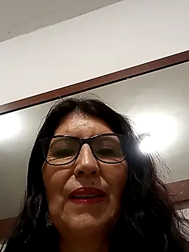 Snapshot of swity_foster chatting on 10.15.25 swity foster online show from 10.15.25