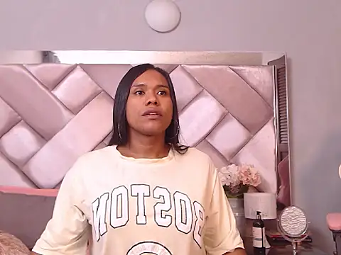 Ashleyroberst online show from 10.18.25