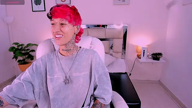 Snapshot of Luci_Rose chatting on 09.11.25 Luci Rose online show from 09.11.25