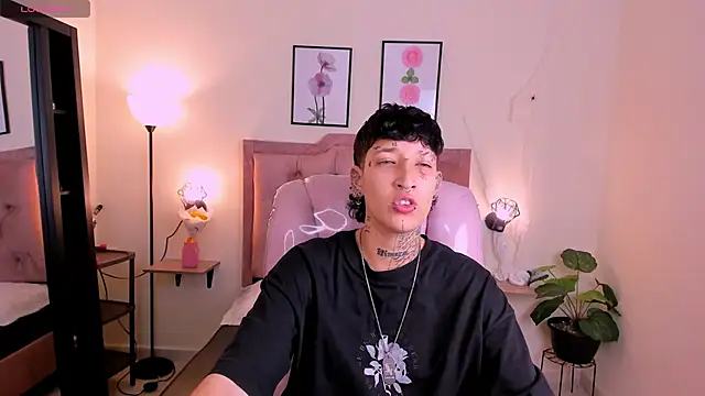 Snapshot of Luci_Rose chatting on 10.05.25 Luci Rose online show from 10.05.25