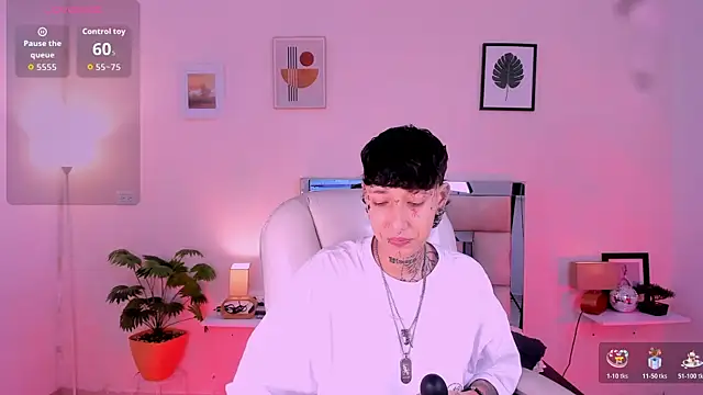 Snapshot of Luci_Rose chatting on 11.07.25 Luci Rose online show from 11.07.25