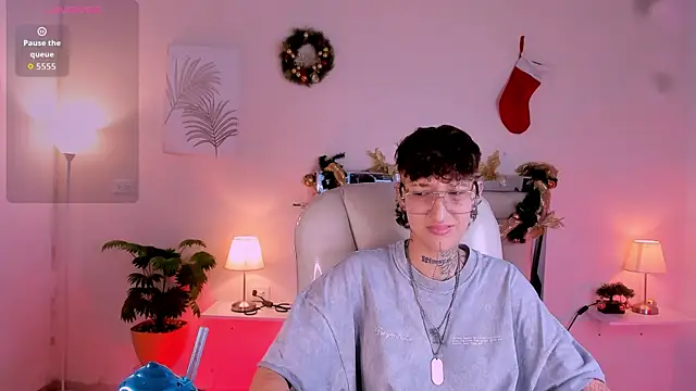 Luci Rose online show from 12.04.25