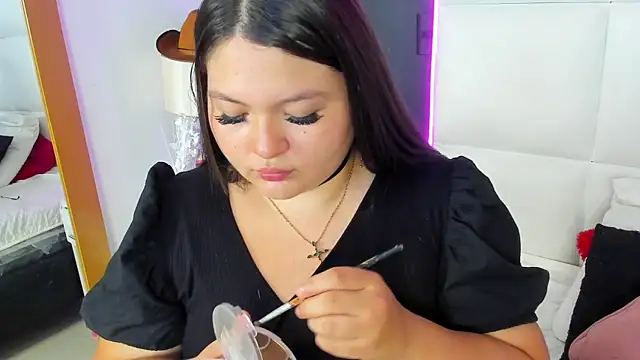 Snapshot of Tessa_Sinclaire chatting on 06.16.26 Tessa Sinclaire online show from 06.16.26