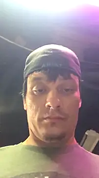 Snapshot of twistafatpipe chatting on 10.04.25 twistafatpipe online show from 10.04.25