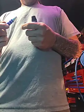 Snapshot of twistafatpipe chatting on 10.11.25 twistafatpipe online show from 10.11.25