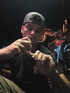 Snapshot of twistafatpipe chatting on 10.16.25 twistafatpipe online show from 10.16.25