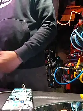 Snapshot of twistafatpipe chatting on 10.18.25 twistafatpipe online show from 10.18.25