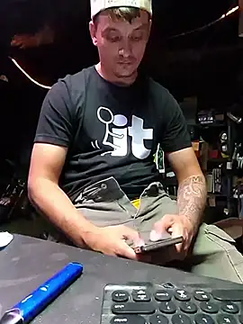 Snapshot of twistafatpipe chatting on 10.18.25 twistafatpipe online show from 10.18.25