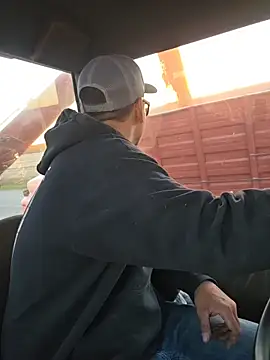 Snapshot of twistafatpipe chatting on 10.23.25 twistafatpipe online show from 10.23.25