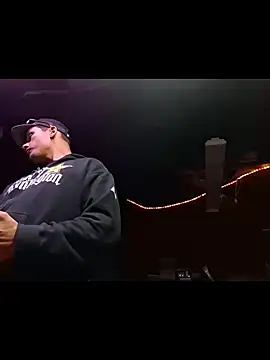 Snapshot of twistafatpipe chatting on 10.26.25 twistafatpipe online show from 10.26.25