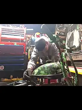 Snapshot of twistafatpipe chatting on 11.09.25 twistafatpipe online show from 11.09.25