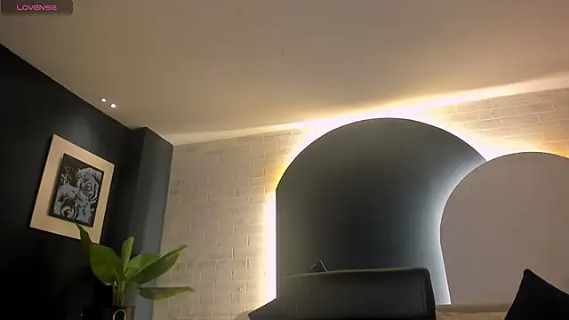 Snapshot of LizzCooper chatting on 10.30.25 LizzCooper online show from 10.30.25