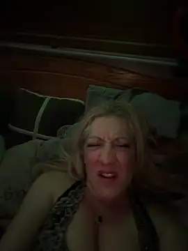 Vixen1221 online show from 12.20.25