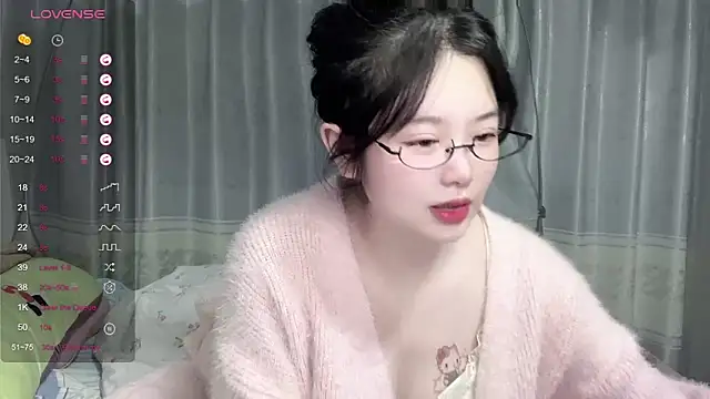 Snapshot of tender-11 chatting on 11.12.25 tender-11 online show from 11.12.25