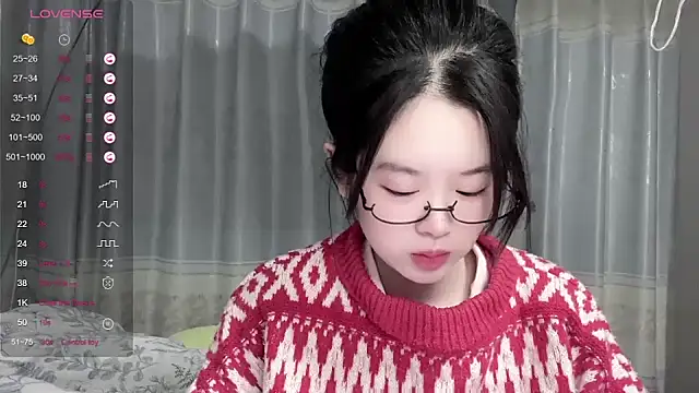 Snapshot of tender-11 chatting on 11.19.25 tender-11 online show from 11.19.25