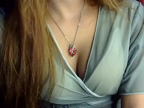 Snapshot of heartless_Queen chatting on 10.06.25 heartless Queen online show from 10.06.25