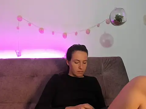 katalella brown1 online show from 10.06.25