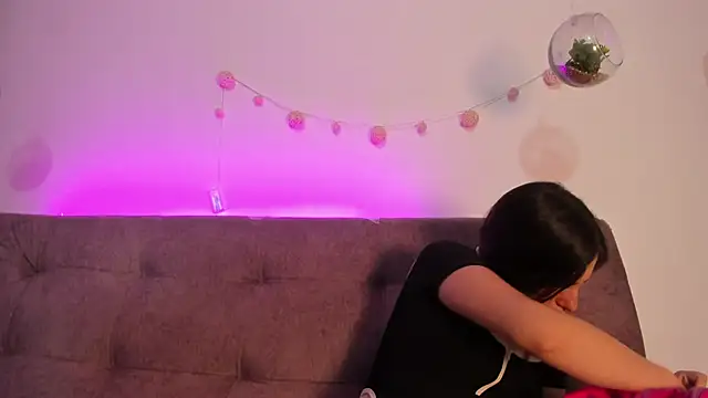 katalella brown1 online show from 10.10.25