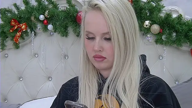 EllieFrosty  online show from 12.15.25