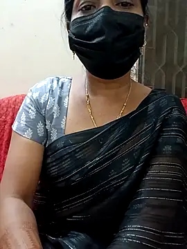 Snapshot of Rithya27 chatting on 11.18.25 Rithya27 online show from 11.18.25