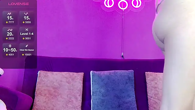 Maylu Fox online show from 10.23.25