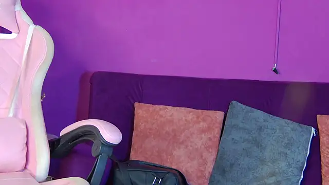 Maylu Fox online show from 11.04.25