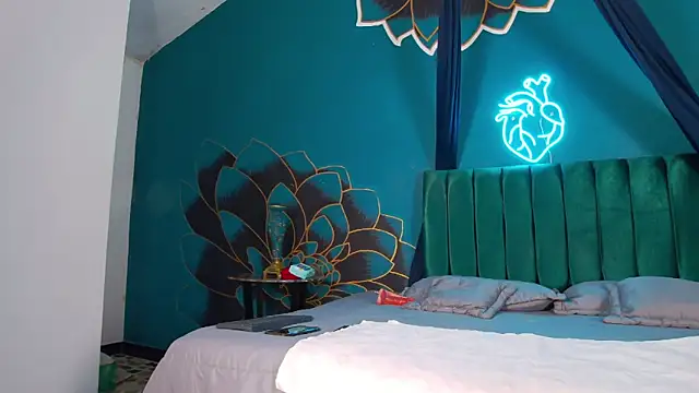 Maylu Fox online show from 11.07.25