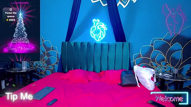 Maylu Fox online show from 11.20.25