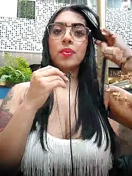 Snapshot of Linda_Saenz_ chatting on 11.21.25 Linda Saenz online show from 11.21.25