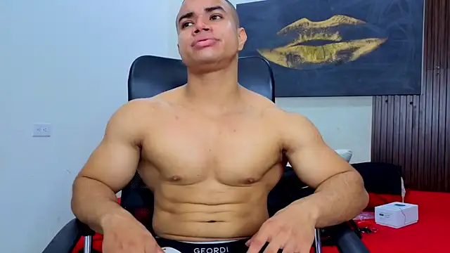 Snapshot of DylanGuss chatting on 09.13.25 DylanGuss online show from 09.13.25