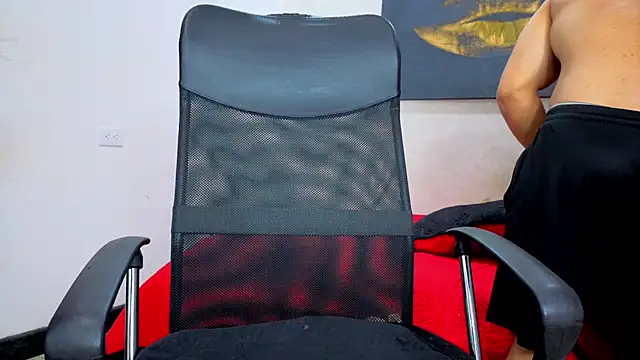 Snapshot of DylanGuss chatting on 09.17.25 DylanGuss online show from 09.17.25