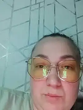 Kiss Eva online show from 12.24.24