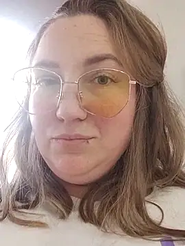 Kiss Eva online show from 02.15.25