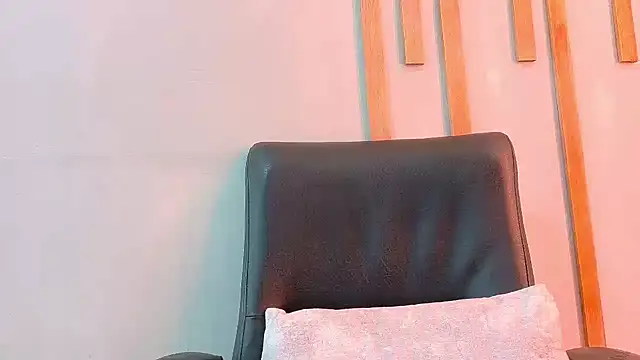 Snapshot of Angel_saez chatting on 10.15.25 Angel saez online show from 10.15.25