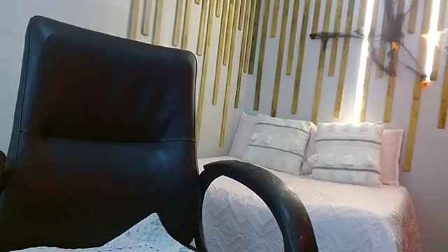 Snapshot of Angel_saez chatting on 10.30.25 Angel saez online show from 10.30.25