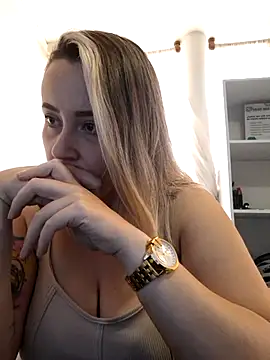 Snapshot of CurvyLust_x chatting on 09.19.25 CurvyLust x online show from 09.19.25