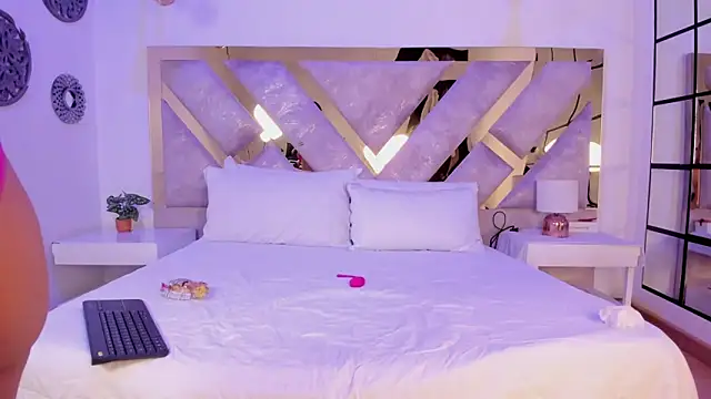 Snapshot of Marianee_Rousse chatting on 10.04.25 Marianee Rousse online show from 10.04.25