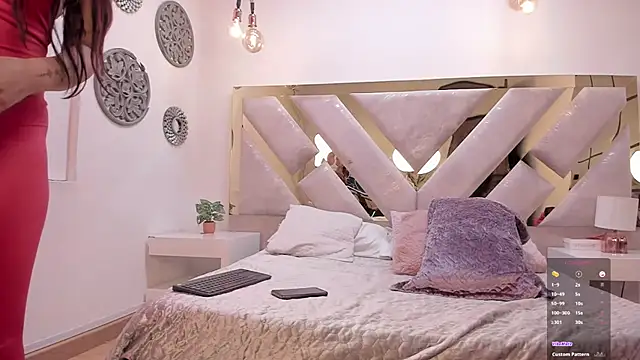 Snapshot of Marianee_Rousse chatting on 10.27.25 Marianee Rousse online show from 10.27.25