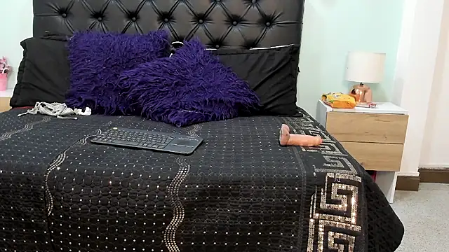 Snapshot of Marianee_Rousse chatting on 11.12.25 Marianee Rousse online show from 11.12.25