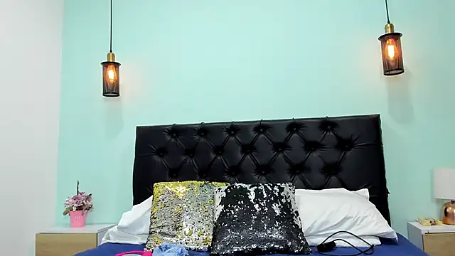 Snapshot of Marianee_Rousse chatting on 11.24.25 Marianee Rousse online show from 11.24.25