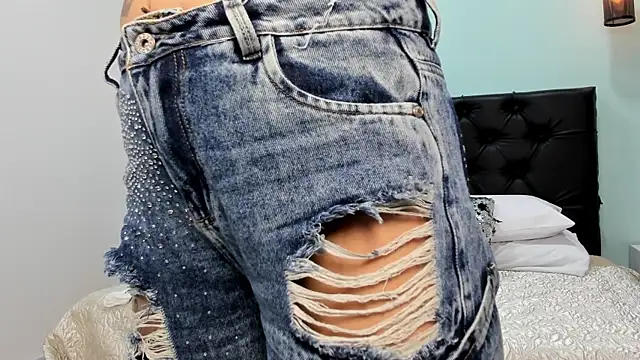 Snapshot of Marianee_Rousse chatting on 11.29.25 Marianee Rousse online show from 11.29.25