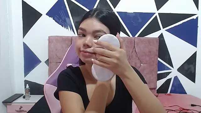 Snapshot of shy_luna18 chatting on 10.07.25 shy luna18 online show from 10.07.25