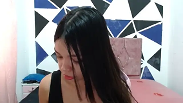 Snapshot of shy_luna18 chatting on 11.19.25 shy luna18 online show from 11.19.25