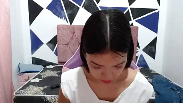 Snapshot of shy_luna18 chatting on 11.28.25 shy luna18 online show from 11.28.25