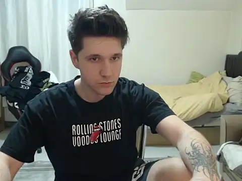 Snapshot of 2handsomemann chatting on 05.07.26 2handsomemann online show from 05.07.26