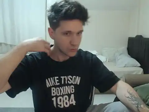 Snapshot of 2handsomemann chatting on 05.22.26 2handsomemann online show from 05.22.26