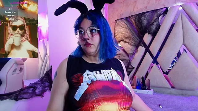 Snapshot of Lilith_curvy chatting on 10.31.25 Lilith curvy online show from 10.31.25