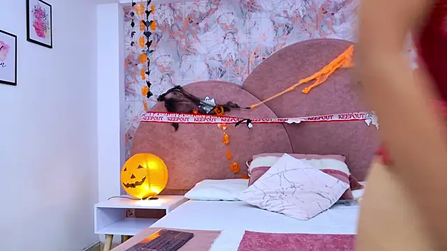 Samanta Isel online show from 10.30.25